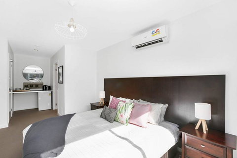 APOLLO 13 STUDIO - Free Wifi, Opposite Beach! - Accommodation Kalgoorlie 1