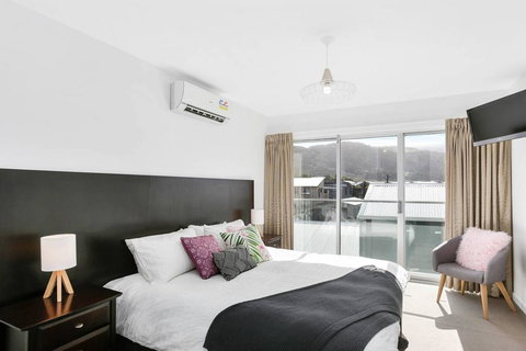 APOLLO 13 STUDIO - Free Wifi, Opposite Beach! - Accommodation Kalgoorlie 0