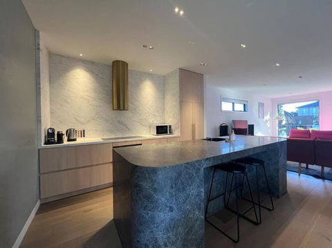 Luxurious Family Retreat - Accommodation Kalgoorlie 0