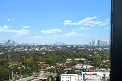 Luxury 1BR Apt With Stunning City Skyline Views - Accommodation Kalgoorlie 1