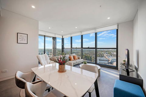 Luxury 1BR Apt With Stunning City Skyline Views - Accommodation Kalgoorlie 2