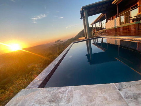 Luxurious Hinterland Guest House With HEATED POOL Sleeps 10 Brisbane Scenic Rim Gold Coast - Accommodation Kalgoorlie 3