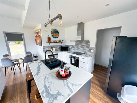 Luxury Holiday Unit 8min Walk To Town Center With Boat Parking - Accommodation Kalgoorlie 0