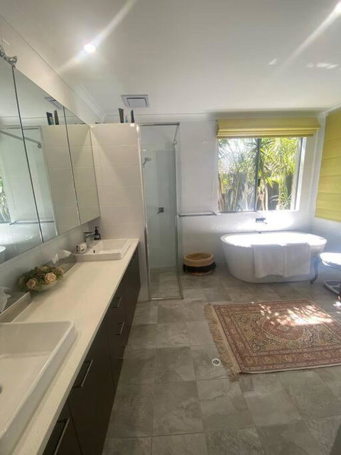 Luxury Executive Home With Pool - Accommodation Kalgoorlie 1