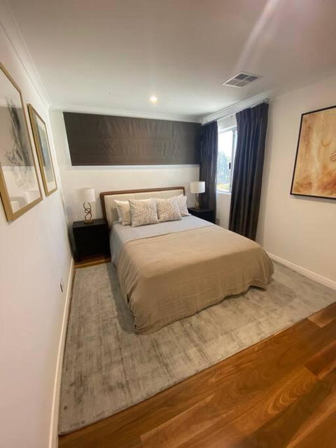 Luxury Executive Home With Pool - Accommodation Kalgoorlie 3