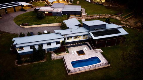 Luxury Mandalong Mansion With Pool & Spa - Accommodation Kalgoorlie 0