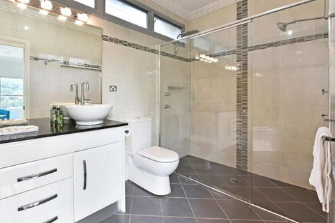 Luxury Mandalong Mansion With Pool & Spa - Accommodation Kalgoorlie 3