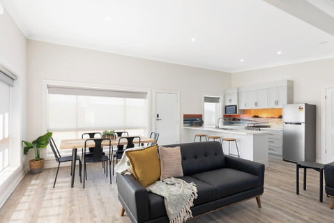 Luxury Apartments And Motel Rooms - Free Wifi - Close To Beach - Accommodation Kalgoorlie 0