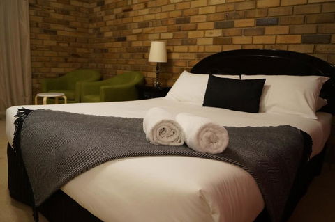 Magdala Motor Lodge & Lakeside Restaurant - Accommodation Kalgoorlie 0