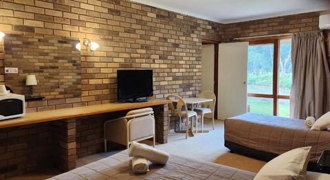 Magdala Motor Lodge & Lakeside Restaurant - Accommodation Kalgoorlie 2