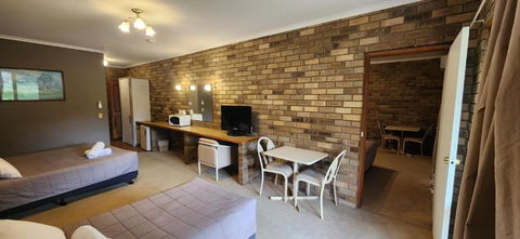 Magdala Motor Lodge & Lakeside Restaurant - Accommodation Kalgoorlie 1