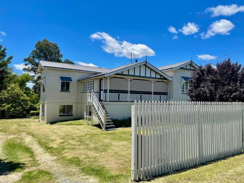MAGNOLIA HOUSE ON THE CREEK - STANTHORPE - Accommodation Kalgoorlie 0