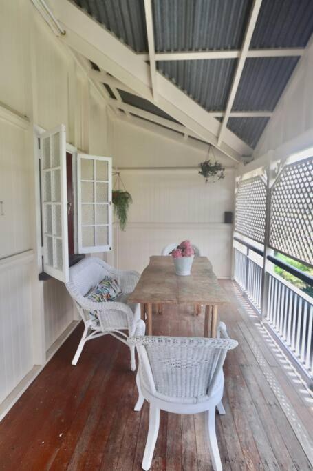 MAGNOLIA HOUSE ON THE CREEK - STANTHORPE - Accommodation Kalgoorlie 2