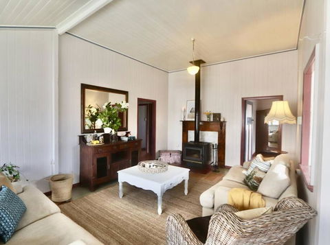 MAGNOLIA HOUSE ON THE CREEK - STANTHORPE - Accommodation Kalgoorlie 1