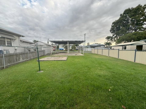 Massive 3 Bedroom Home With Backyard - Accommodation Kalgoorlie 2