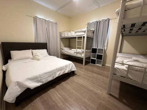 Massive 3 Bedroom Home With Backyard - Accommodation Kalgoorlie 1