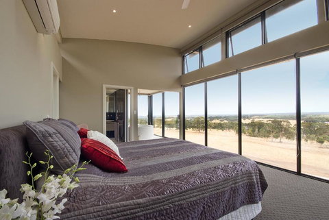 McLaren Eye - Accommodation Kalgoorlie 2