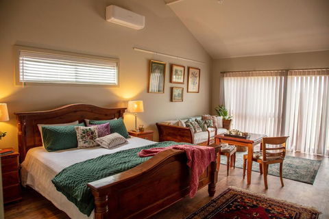 Meander Retreat - The Green Room - Accommodation Kalgoorlie 0