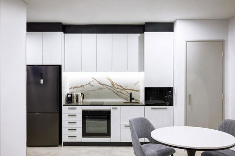 Meriton Suites Liverpool - Accommodation Kalgoorlie 2