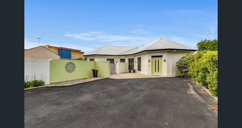 Merlot Verdelho Townhouses - Accommodation Kalgoorlie 1