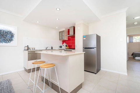 Modern Midland Retreat 2br 1 Bth - Accommodation Kalgoorlie 0