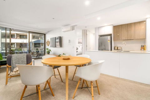 Modish Apartment Near Parliamentary Triangle - Accommodation Kalgoorlie 3