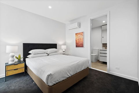 Modern Apartment On Burgundy Precinct & Parklands - Accommodation Kalgoorlie 3