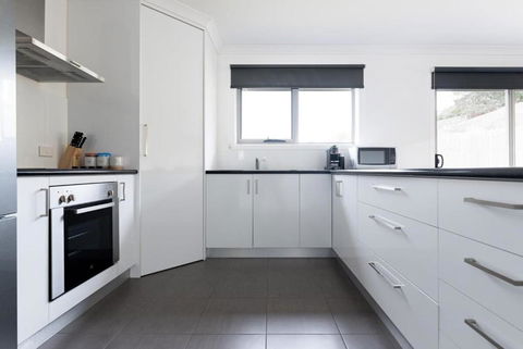 Modern Delight: Cosy Home With Parking - Accommodation Kalgoorlie 2