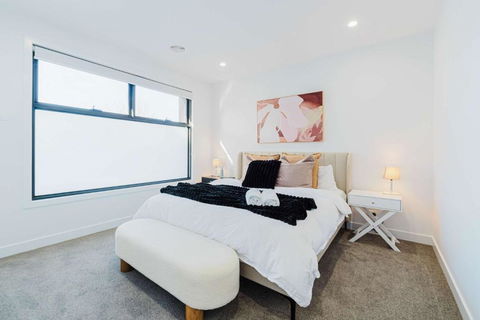 Modern Family Home 3BR In Box Hill North - Accommodation Kalgoorlie 1