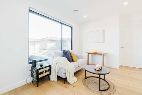 Modern Family Home 3BR In Box Hill North - Accommodation Kalgoorlie 2