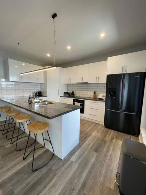 Modern Home Away From Home - Accommodation Kalgoorlie 2