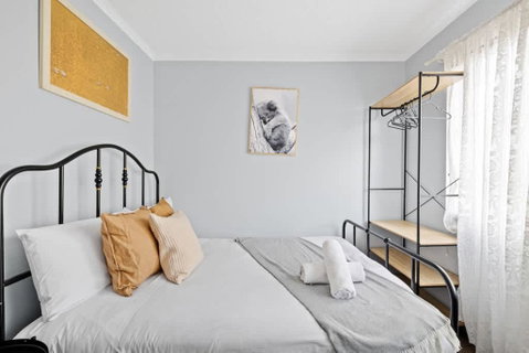 Modern Private Double Room - Central Spot At Liverpool - Shared Bathroom - Accommodation Kalgoorlie 2