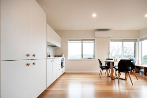 Modern Self Contained Unit Views Parking And WiFi - Accommodation Kalgoorlie 0