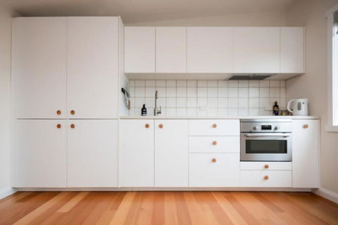 Modern Self Contained Unit Views Parking And WiFi - Accommodation Kalgoorlie 2