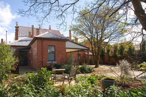 Mollisons - Accommodation Kalgoorlie 0