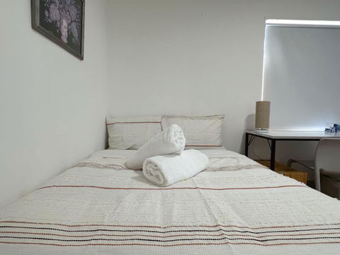 Montrose Double Bed Room Close To City - Accommodation Kalgoorlie 3