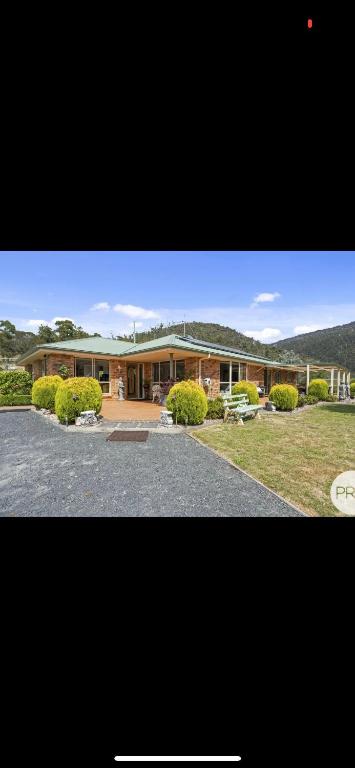 Montrose Holiday Cottage - Accommodation Kalgoorlie 1