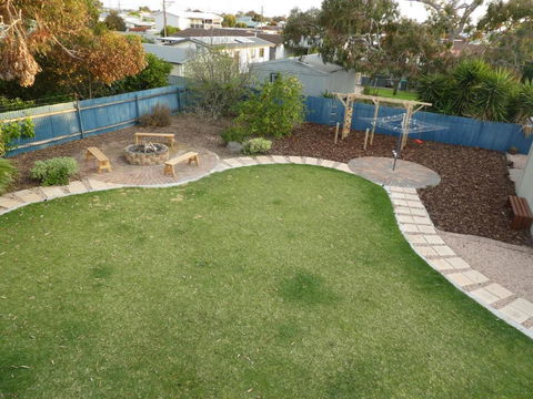 Moonta Bay Stylish Large Home 3 Min Walk From Beach And Jetty - Accommodation Kalgoorlie 3