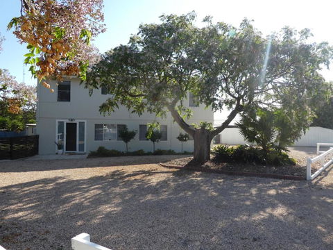 Moonta Bay Stylish Large Home 3 Min Walk From Beach And Jetty - Accommodation Kalgoorlie 2