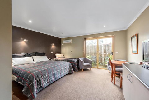 Motel Strahan - Accommodation Kalgoorlie 1