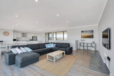 Nauticus - 82 Surfers Parade Middleton - BYO Linen - Accommodation Kalgoorlie 2