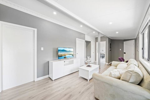 New 2 Bedroom House 500m To Mall With Free Parking - Accommodation Kalgoorlie 2