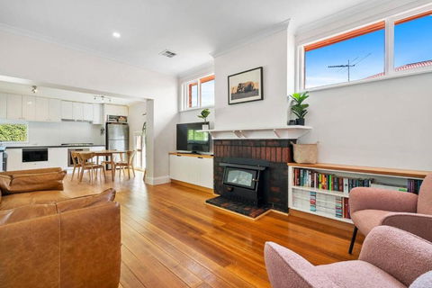 New Town Bungalow - A Leafy Family Haven - Accommodation Kalgoorlie 0