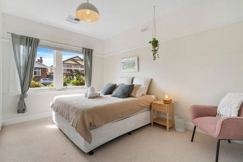 New Town Bungalow - A Leafy Family Haven - Accommodation Kalgoorlie 3