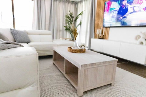 Newly Renovated Home Near Shops, M1, National Forest & Koalas! - Accommodation Kalgoorlie 0