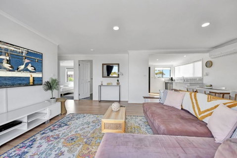 New Property Seabreeze Bungalow - Lakeview Sunset Delight At Sunshine On Lake Macquarie - Accommodation Kalgoorlie 3