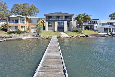 New Property Silverwater Serenity Shores Absolute Waterfront On The Lake - Accommodation Kalgoorlie 0