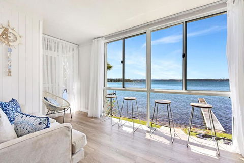 New Property Silverwater Serenity Shores Absolute Waterfront On The Lake - Accommodation Kalgoorlie 3
