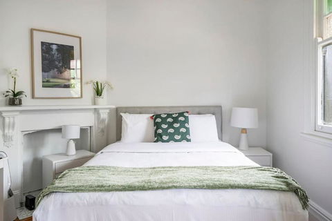 Newtown Nest - Chic Terrace Living Off King Street - Accommodation Kalgoorlie 1