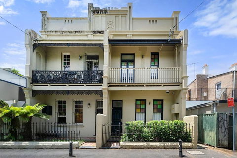 Newtown Nest - Chic Terrace Living Off King Street - Accommodation Kalgoorlie 3